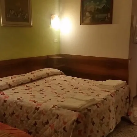 Pecci מלון 3*